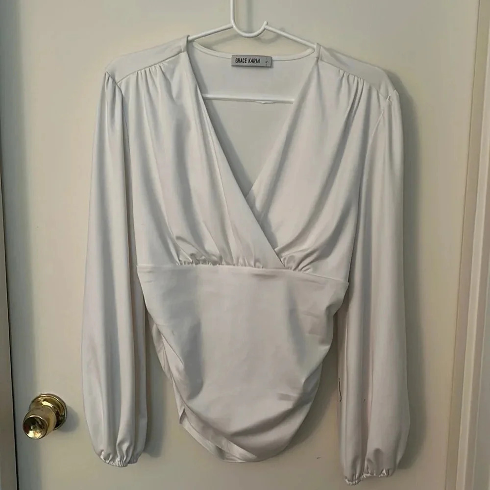 😍White long sleeve blouse